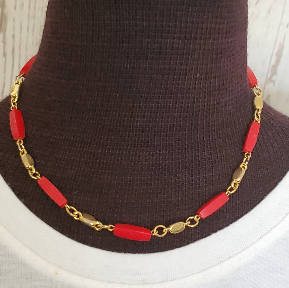 Vintage red and goldtone rectangular bead choker necklace with hook closure
